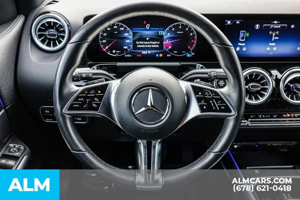 Mercedes-Benz GLA photo 32