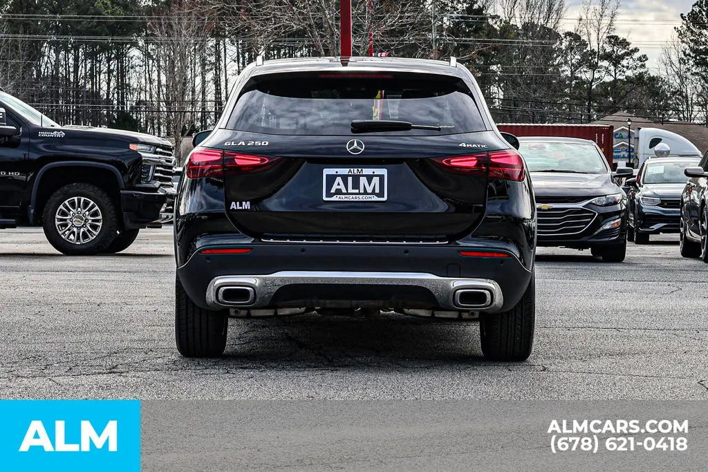 Mercedes-Benz GLA photo 11