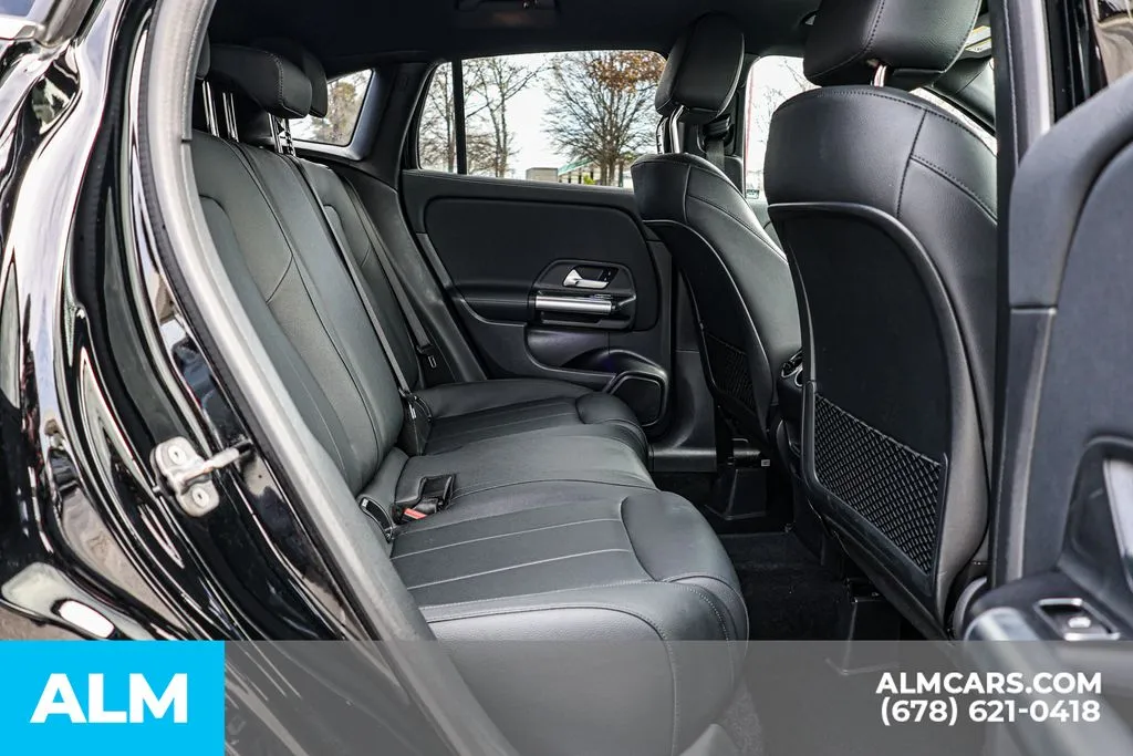 Mercedes-Benz GLA photo 22