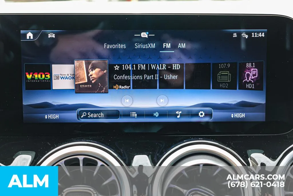 Mercedes-Benz GLA photo 39