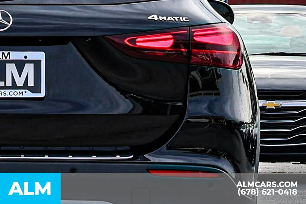 Mercedes-Benz GLA photo 14