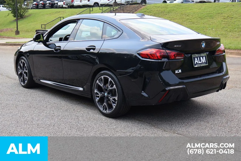 BMW 2 Series photo 8