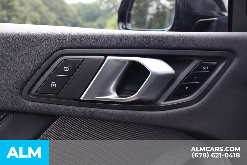 BMW 2 Series photo 11