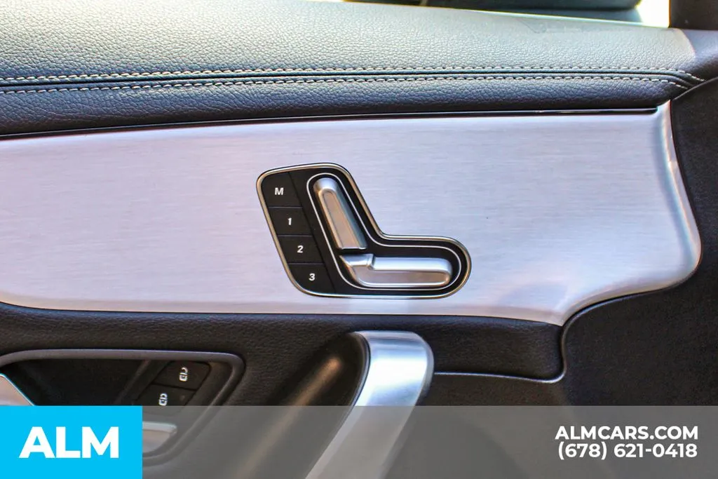 Mercedes-Benz CLA photo 33