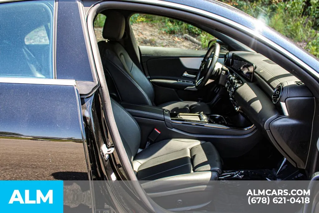Mercedes-Benz CLA photo 18