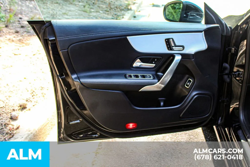 Mercedes-Benz CLA photo 32