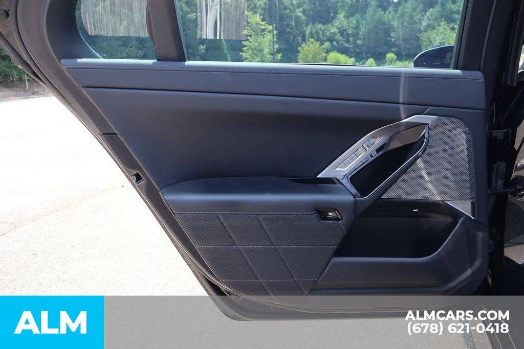 BMW i7 photo 21