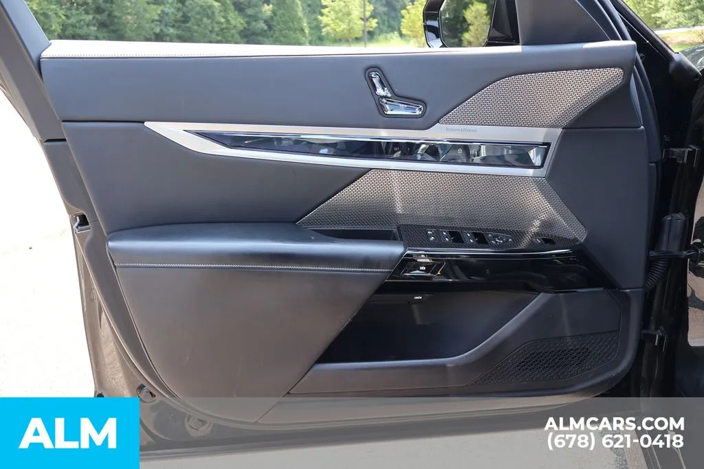 BMW i7 photo 12