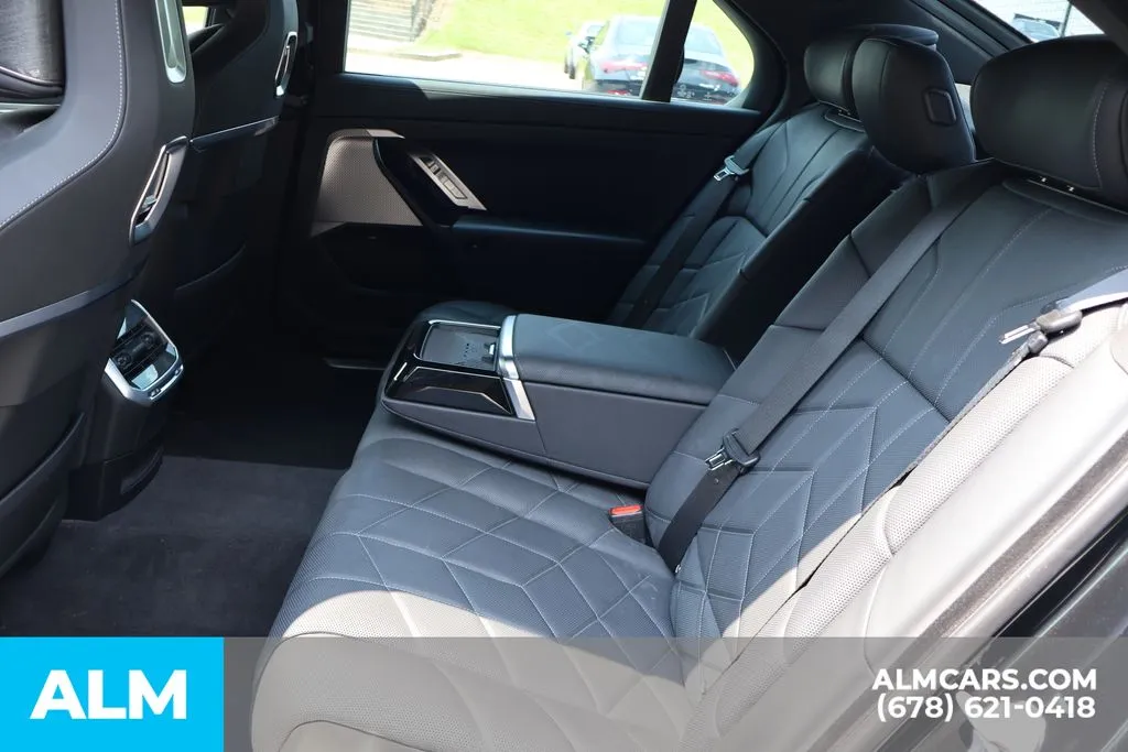 BMW i7 photo 18