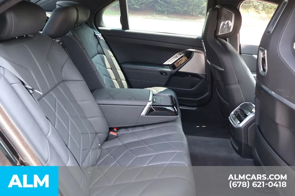 BMW i7 photo 26