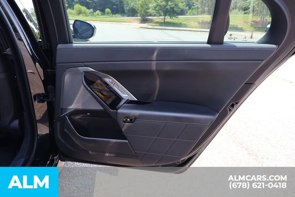 BMW i7 photo 23