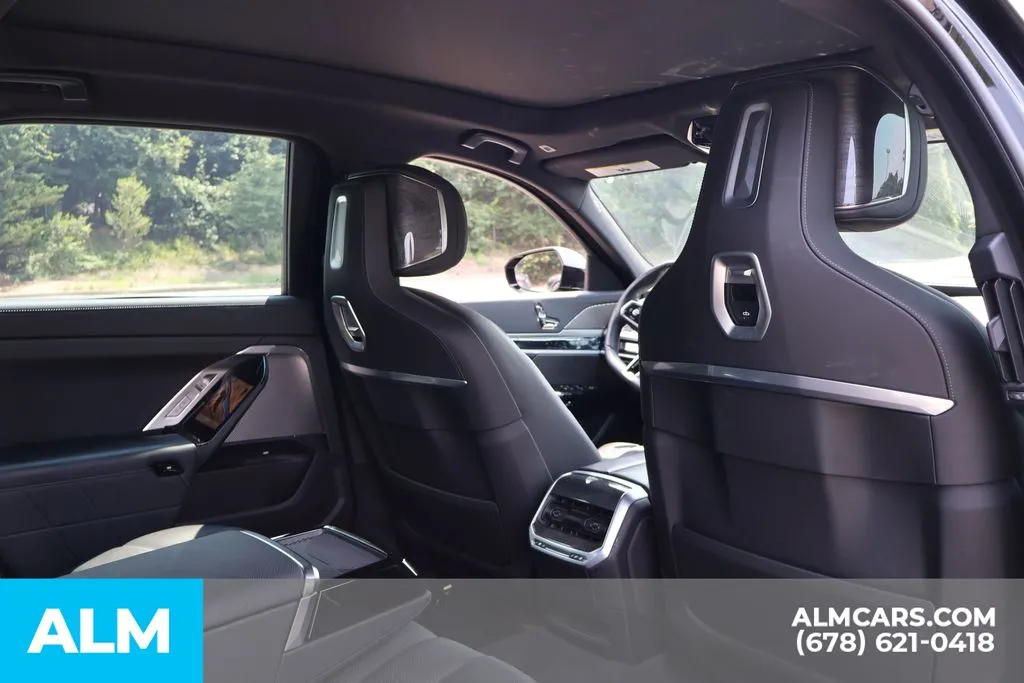 BMW i7 photo 27