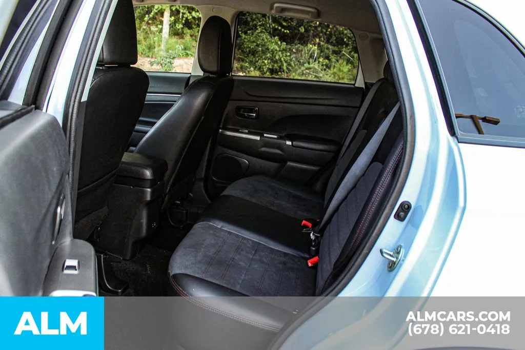 Mitsubishi Outlander Sport photo 17