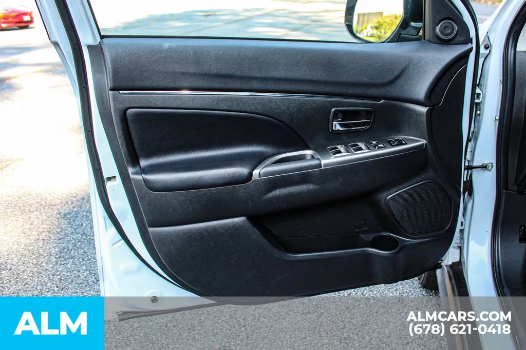 Mitsubishi Outlander Sport photo 33
