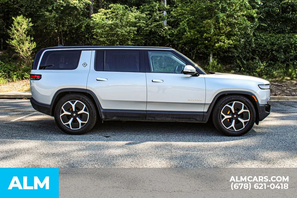 Rivian R1S photo 8