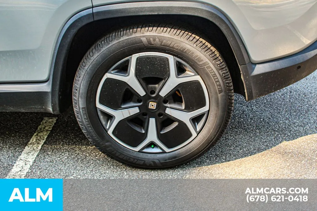 Rivian R1S photo 15