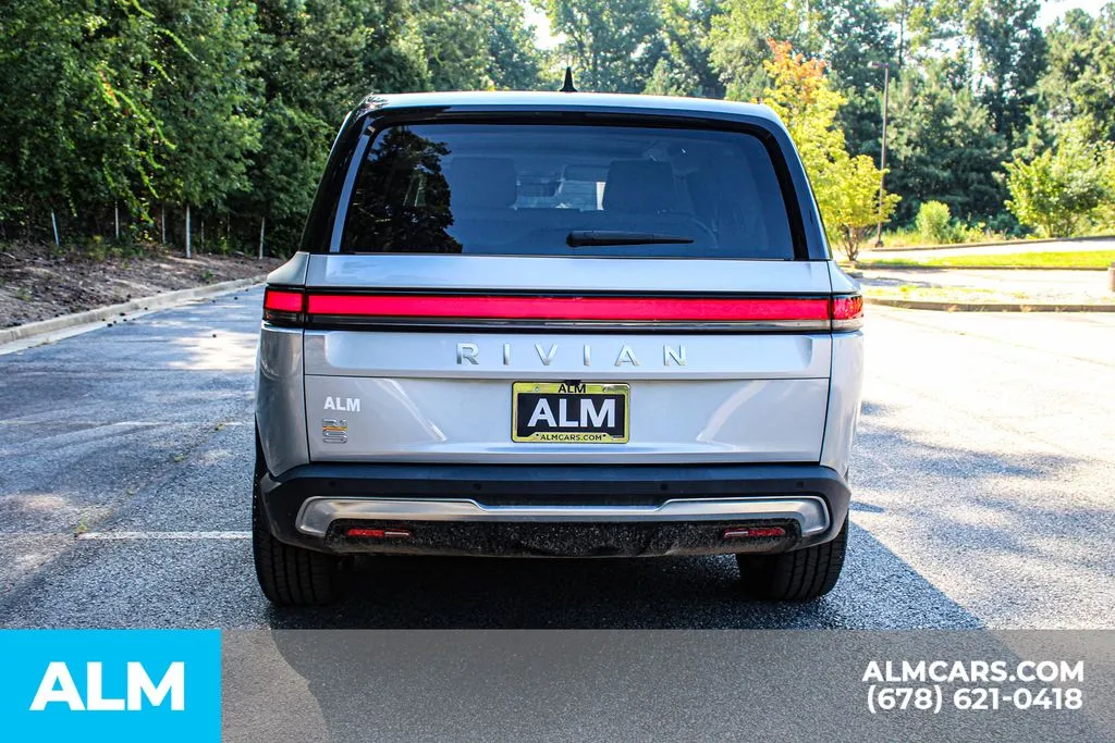 Rivian R1S photo 10