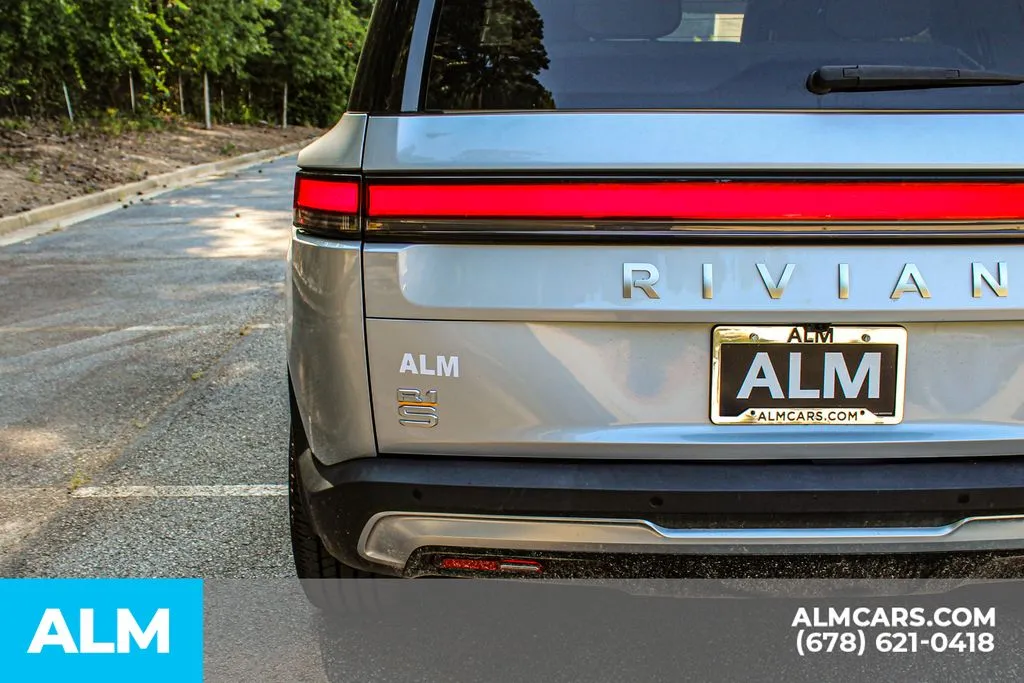 Rivian R1S photo 12