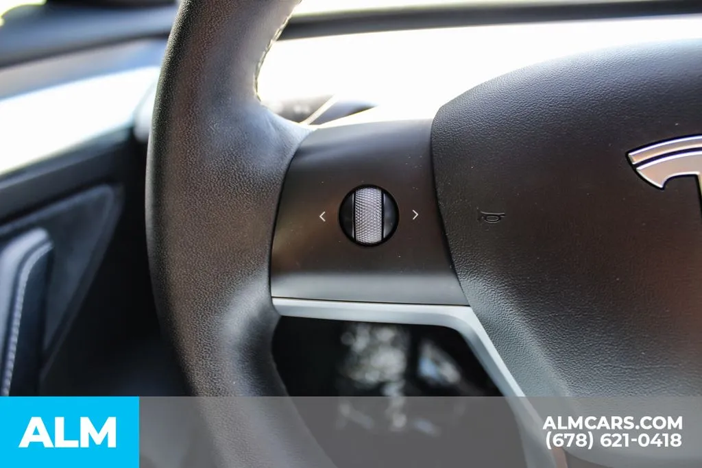 Tesla Model 3 photo 24