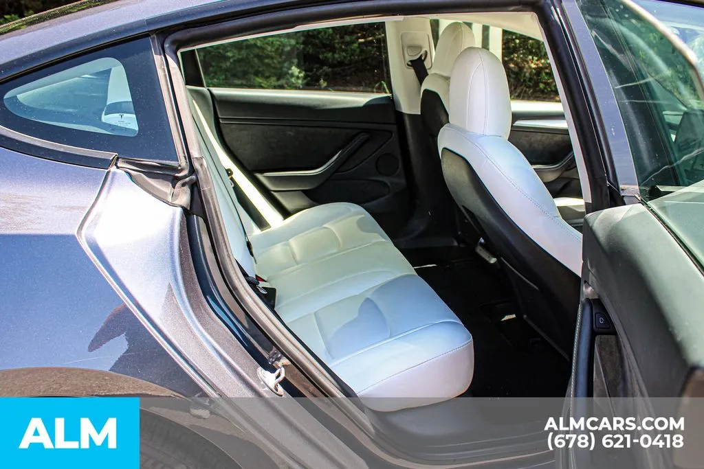 Tesla Model 3 photo 18