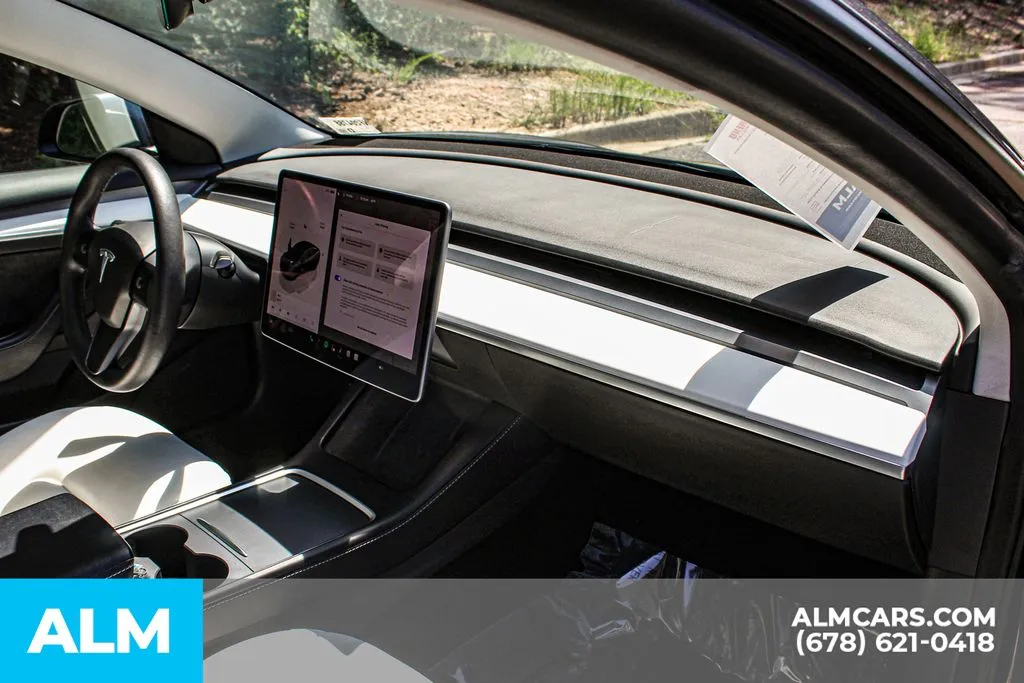 Tesla Model 3 photo 22