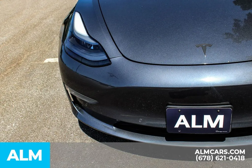 Tesla Model 3 photo 11