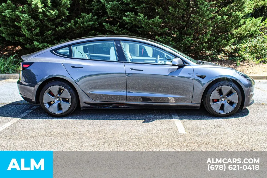 Tesla Model 3 photo 8