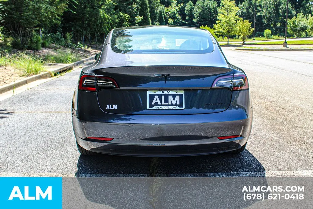 Tesla Model 3 photo 10
