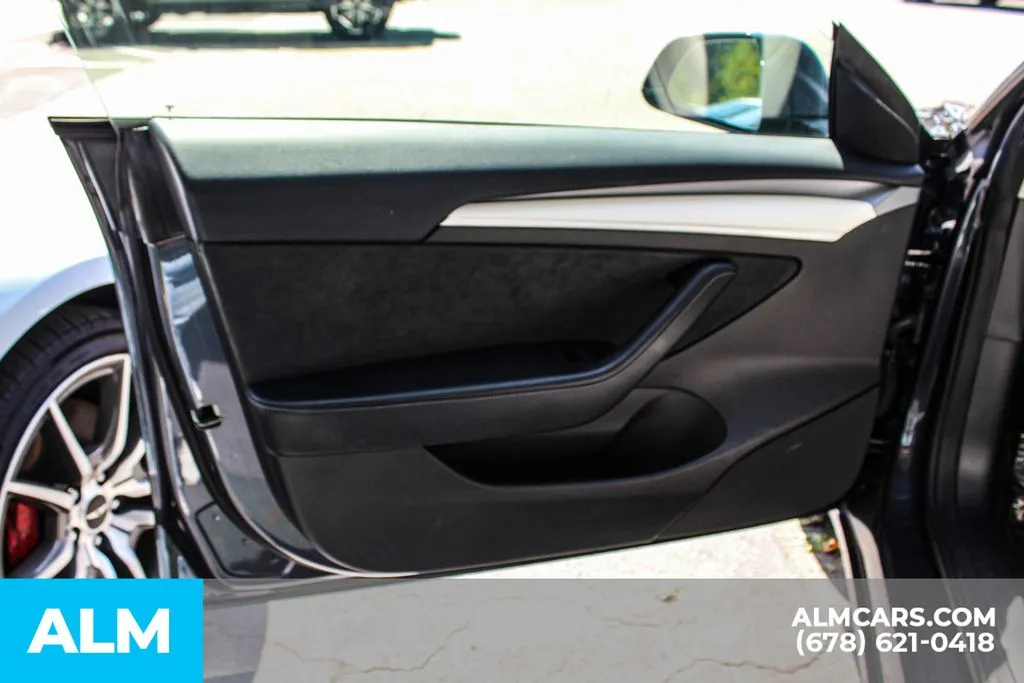 Tesla Model 3 photo 32