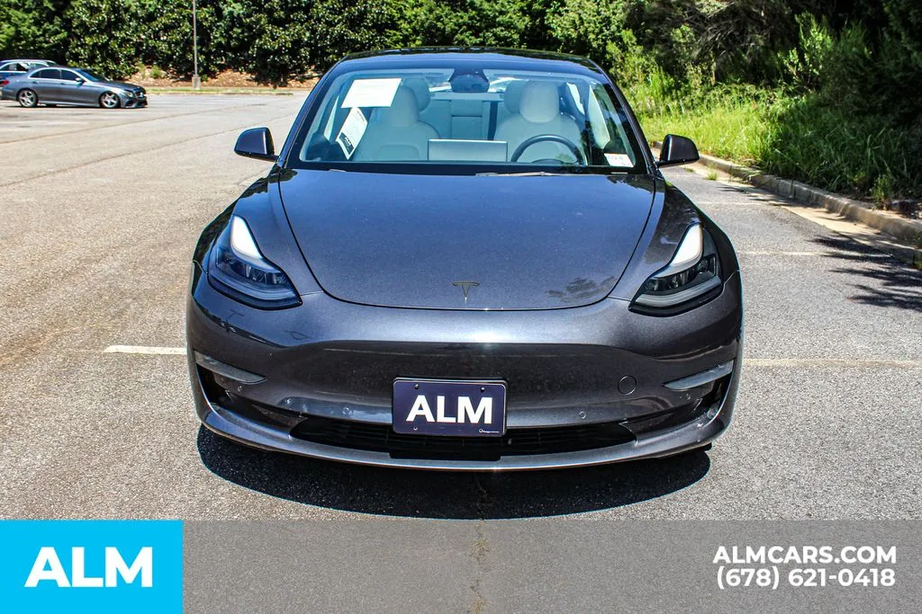 Tesla Model 3 photo 9
