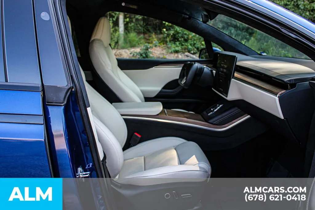 Tesla Model X photo 22