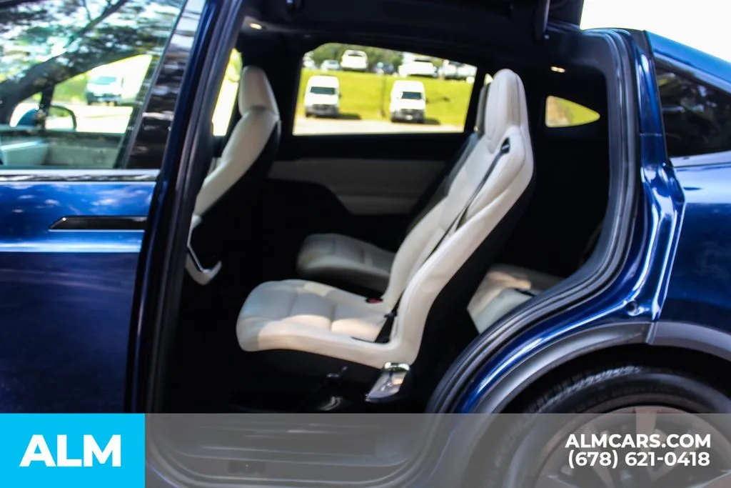 Tesla Model X photo 17
