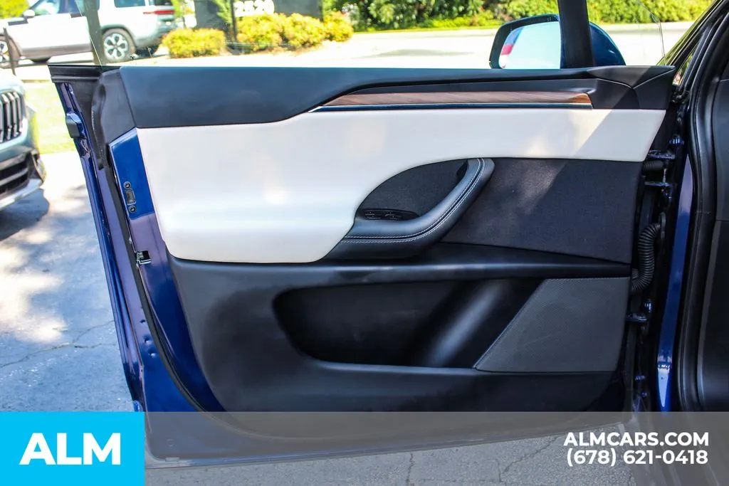 Tesla Model X photo 33
