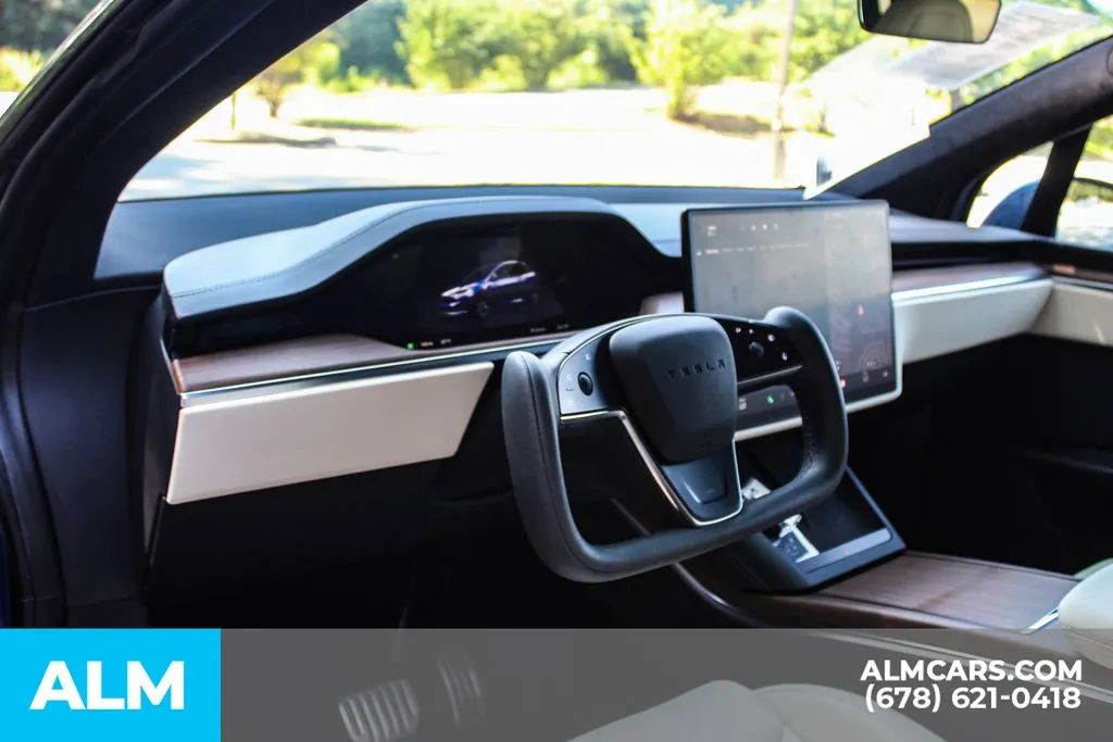 Tesla Model X photo 29
