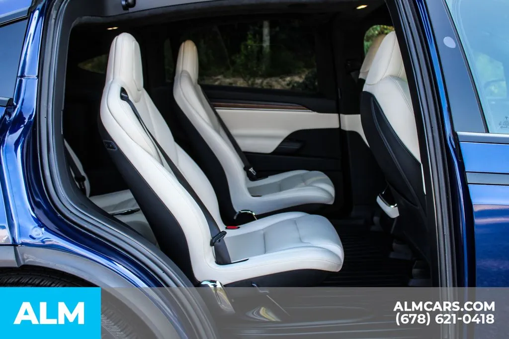 Tesla Model X photo 21
