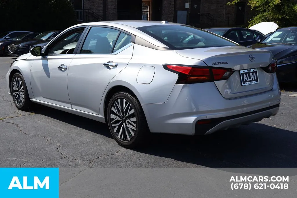 Nissan Altima photo 8