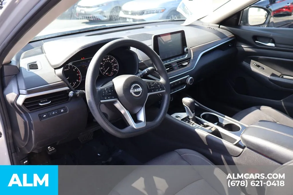Nissan Altima photo 9