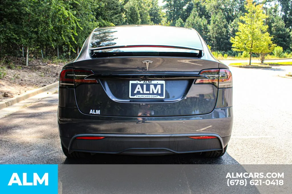 Tesla Model X photo 9