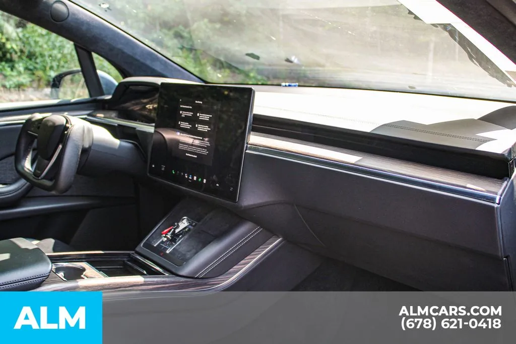 Tesla Model X photo 24
