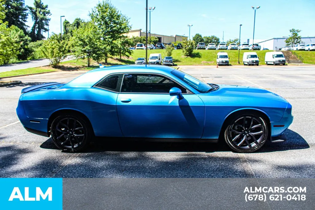 Dodge Challenger photo 8