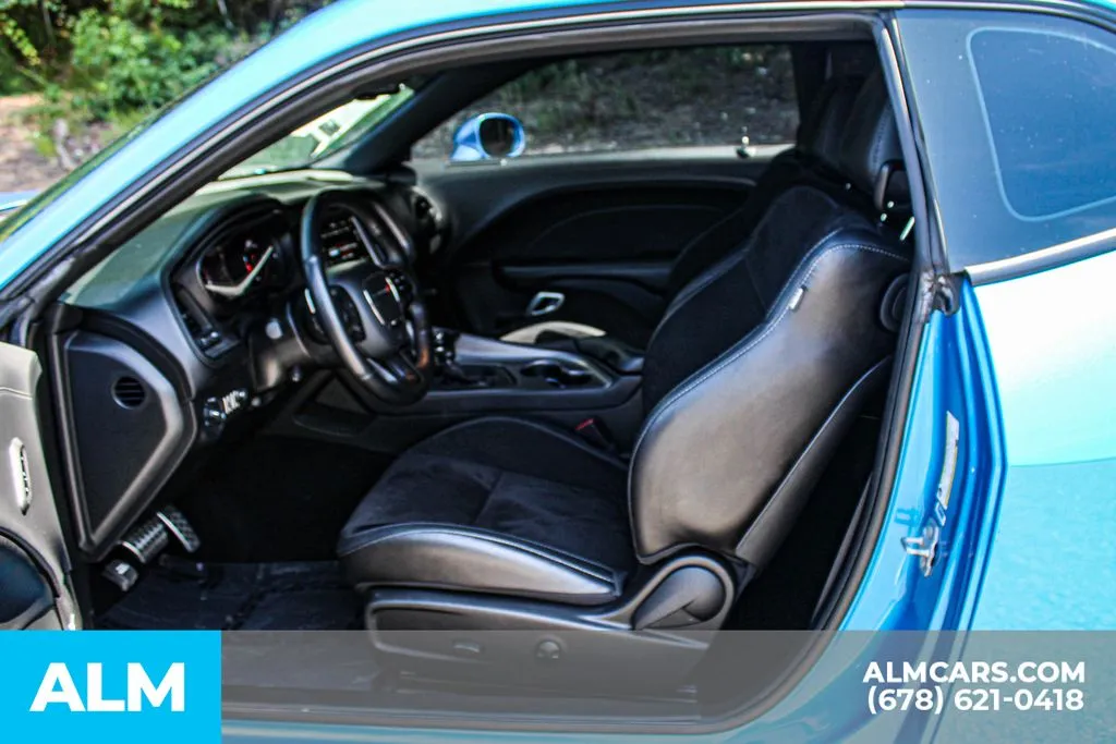 Dodge Challenger photo 16