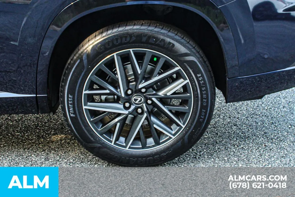 Lexus TX photo 15
