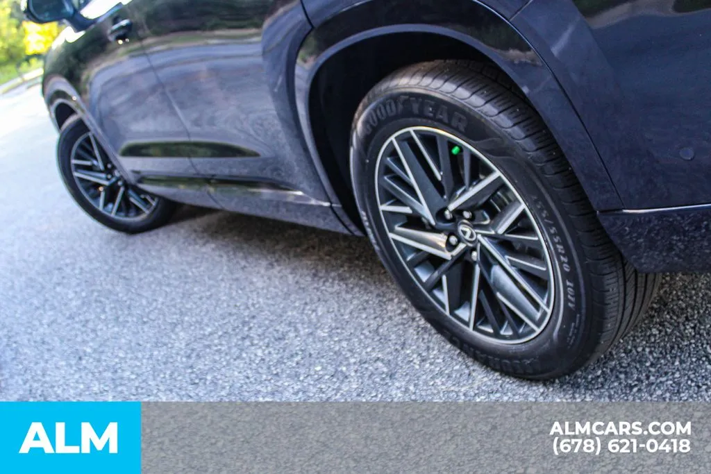 Lexus TX photo 14