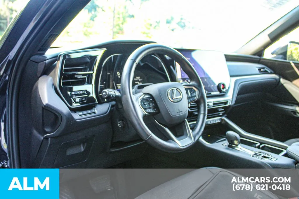 Lexus TX photo 34