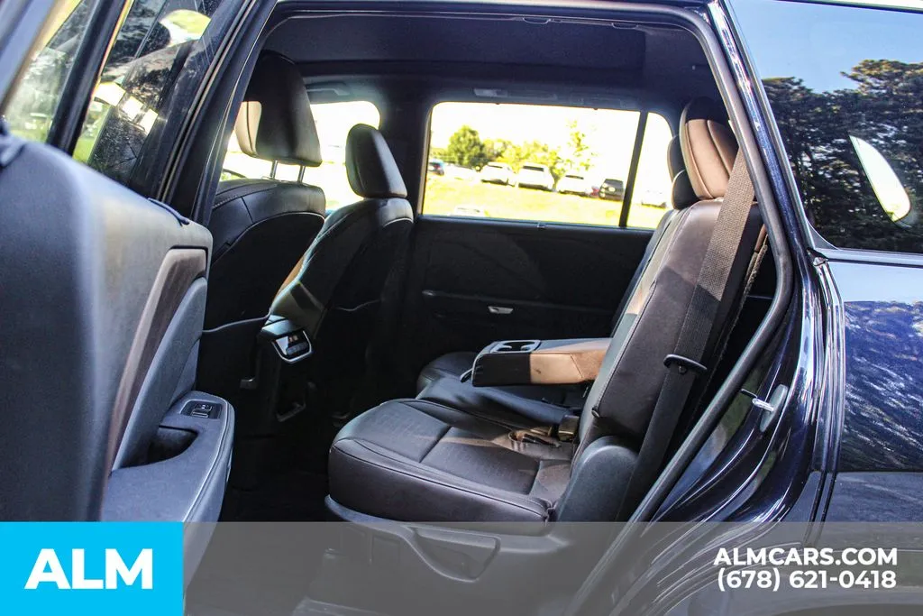 Lexus TX photo 17