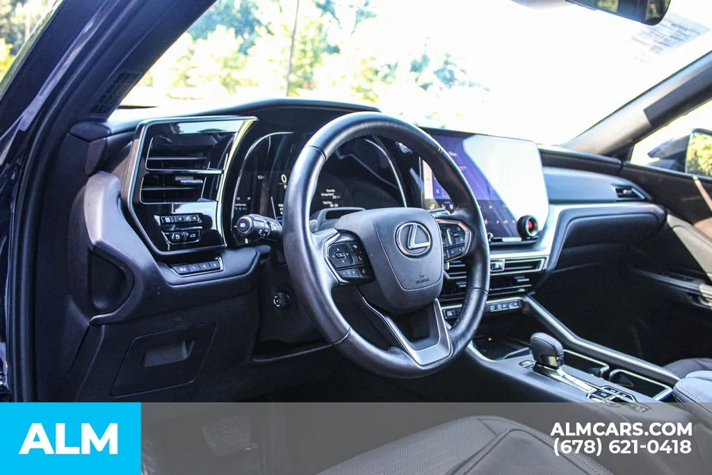 Lexus TX photo 26