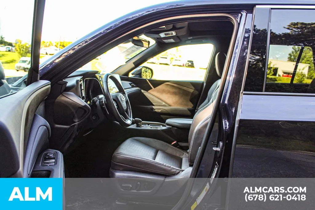 Lexus TX photo 16