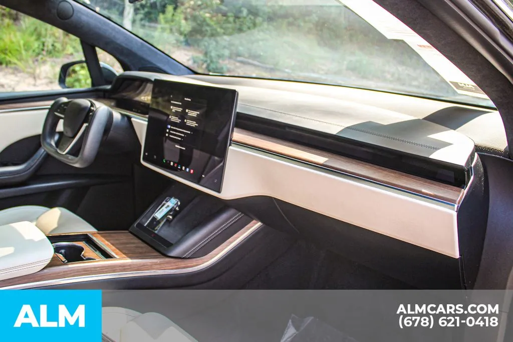 Tesla Model X photo 23