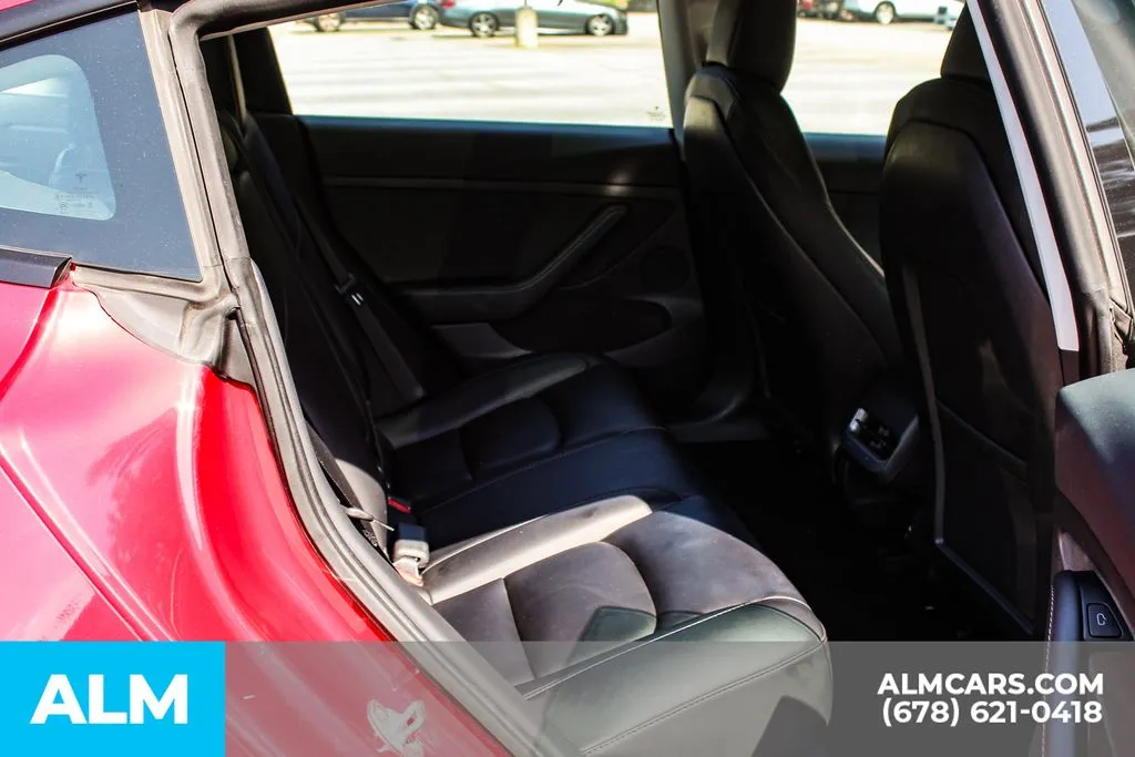 Tesla Model 3 photo 16