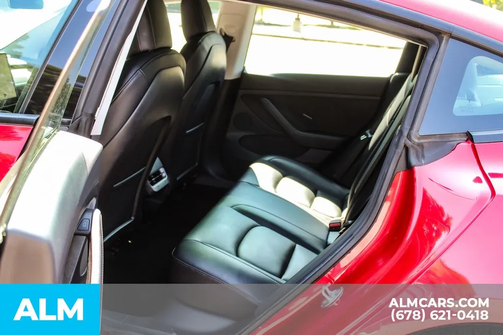 Tesla Model 3 photo 15